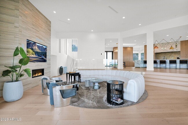 Building Photo - 5632 Camelback Canyon Dr