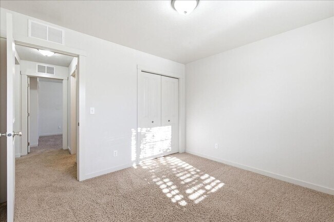 Building Photo - Single Level 3-bedroom 2-bathroom home in SW Boise