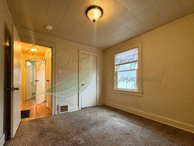 Building Photo - TWO BEDROOM HOME IN INDEPENDENCE!!!