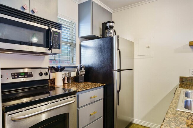 Building Photo - 1422 Collier St