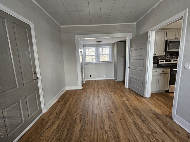 Building Photo - 359 Flat Rock Rd