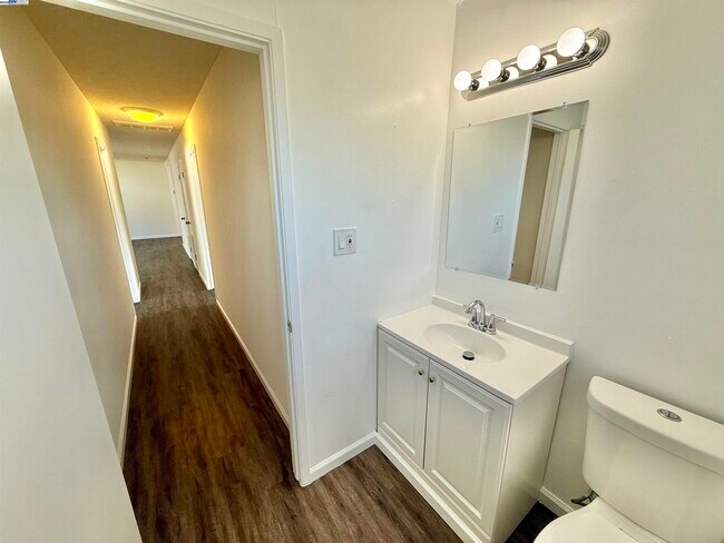 Building Photo - 809 Coburn Ct