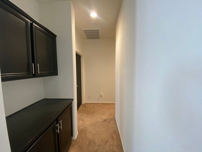 Building Photo - Rosamond 4 bedroom