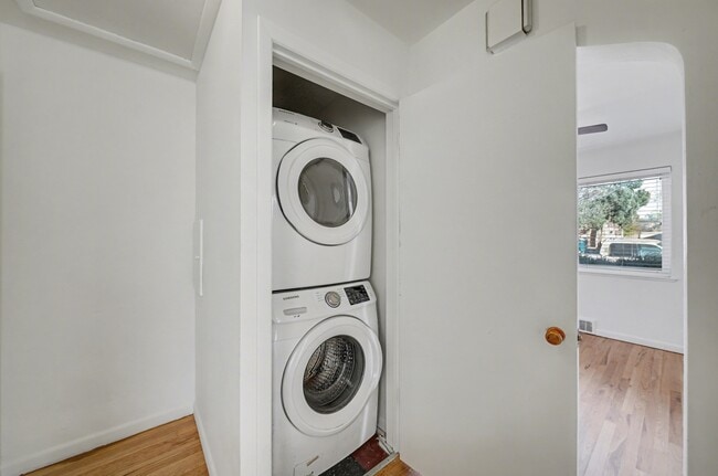 Building Photo - 1455 Jasmine St