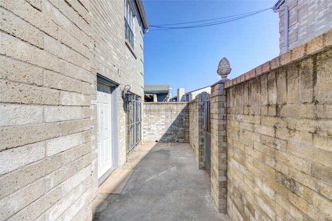 Building Photo - 6500 Sands Point Dr