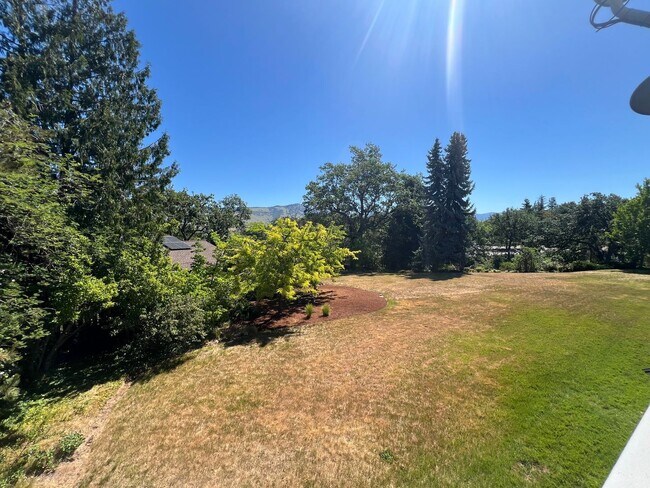 Building Photo - Serene two bedroom condo near Oak Knoll Golf Course | Available Now