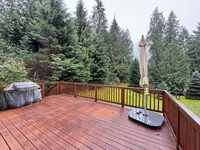 Building Photo - Spacious 4-Bedroom Home for Rent in Woodinville