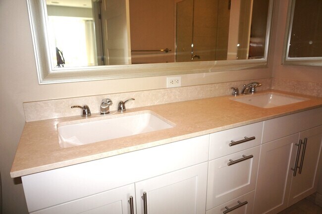 Building Photo - 10-40 Nouvelle Way