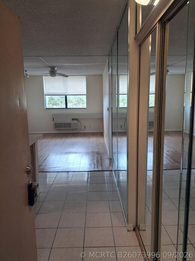 Building Photo - 2401 Riverside Dr