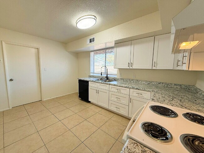 Building Photo - Newly Remodeled 3BR with Garage, Workshop, Privacy & Large Yard!