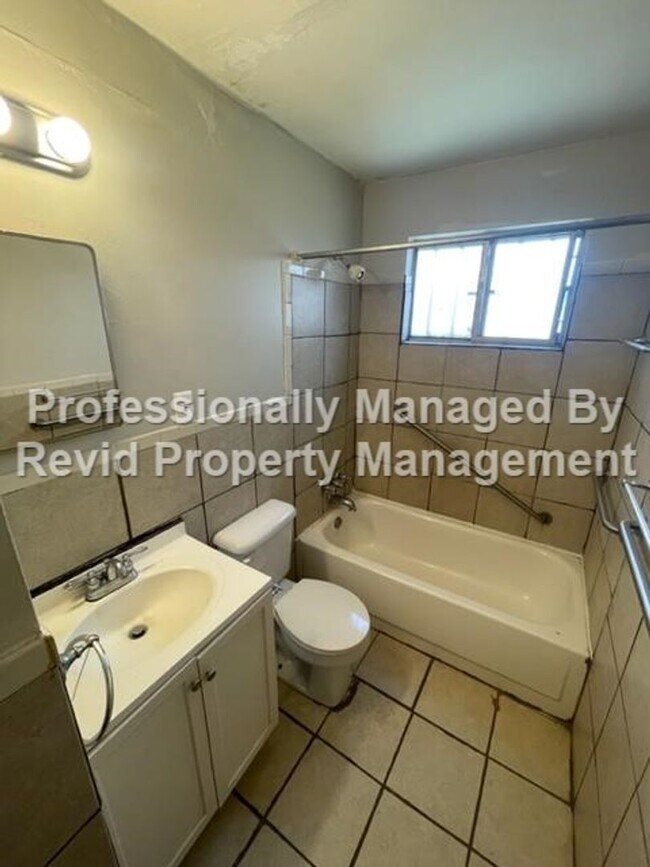 Building Photo - 906 Brower St