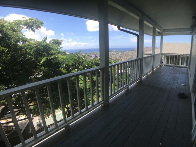 Building Photo - Kaimuki Wilhemina Rise gated home! Spectacular ocean views, garage parking.