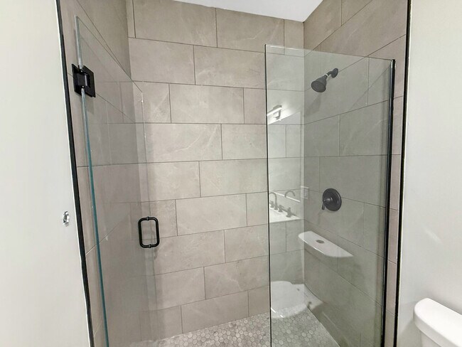 Building Photo - 6218 S King Dr