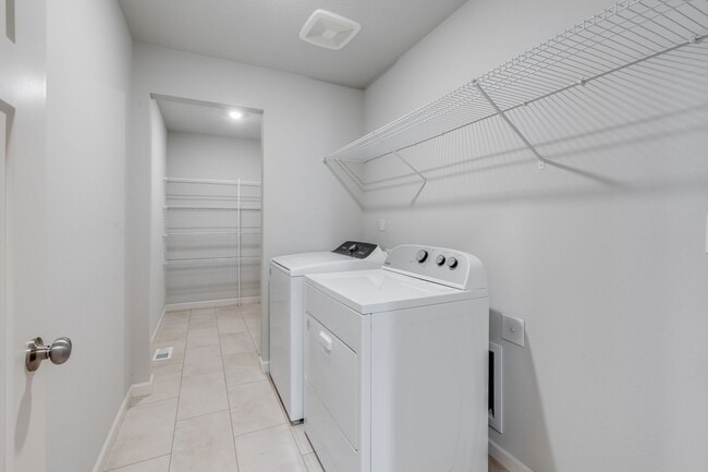 Building Photo - -- Price Reduced!! -- 4 Bed, 3 Bath Rental...