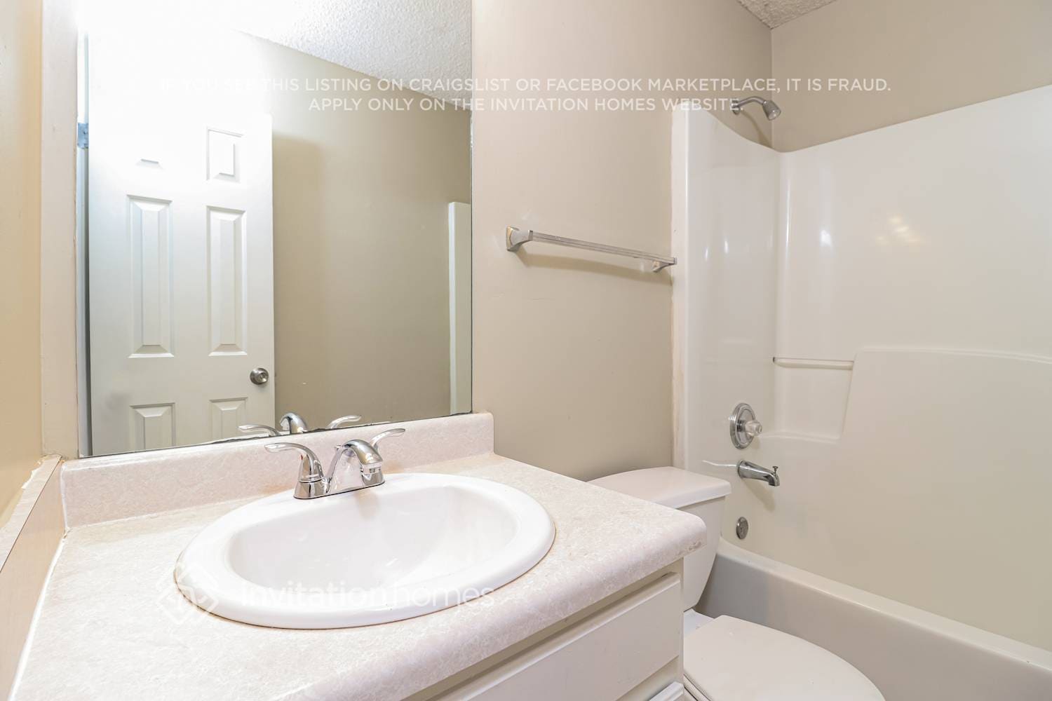 Building Photo - 532 Carriage Walk Ln