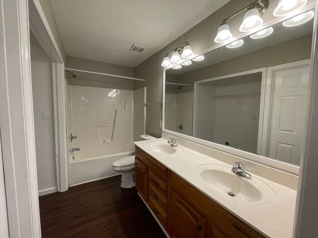Building Photo - NW Townhome off of New Garden, Updated, Wo...