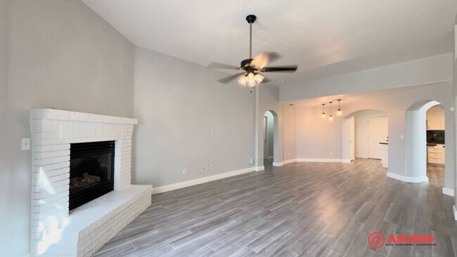 Building Photo - Gorgeous home located in the Northeast!