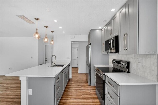 Building Photo - 4230 Shady Oaks Ct