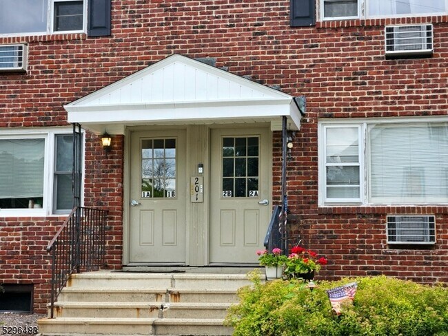 Primary Photo - 201 Vail St