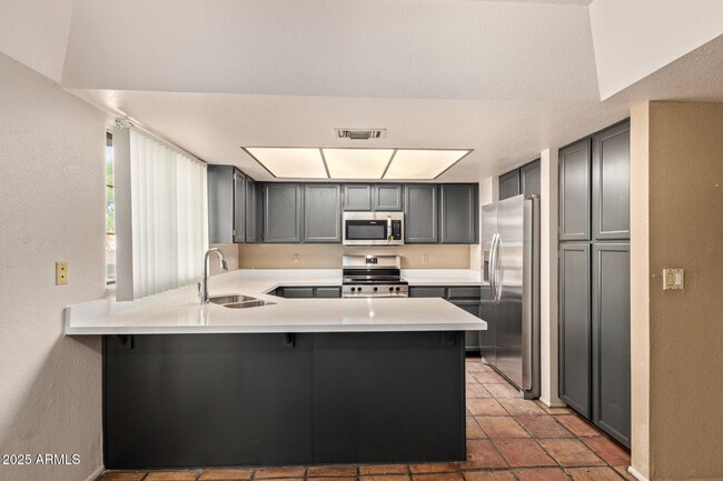 Building Photo - 609 E Mesquite Cir