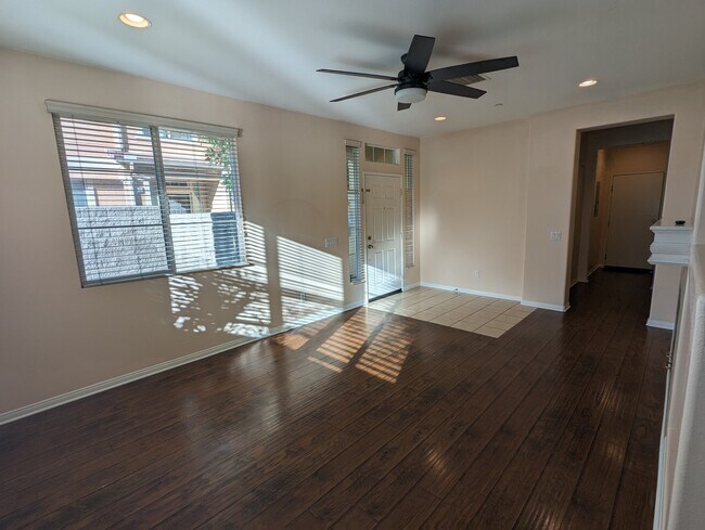 Living room pic 4 - 2911 Esperanza Way