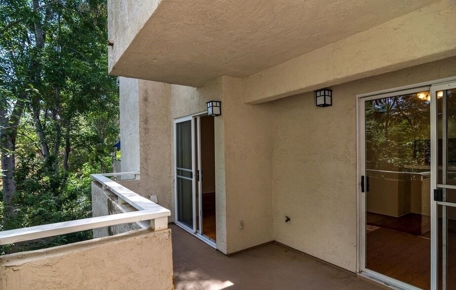 Middle Patio - 5193 68th St