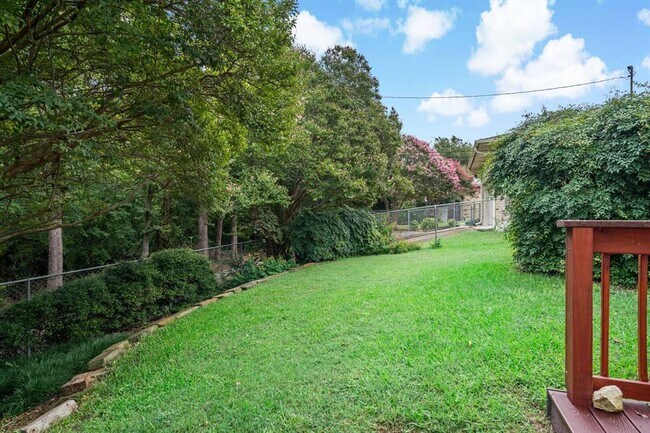 Building Photo - 11005 Carissa Dr