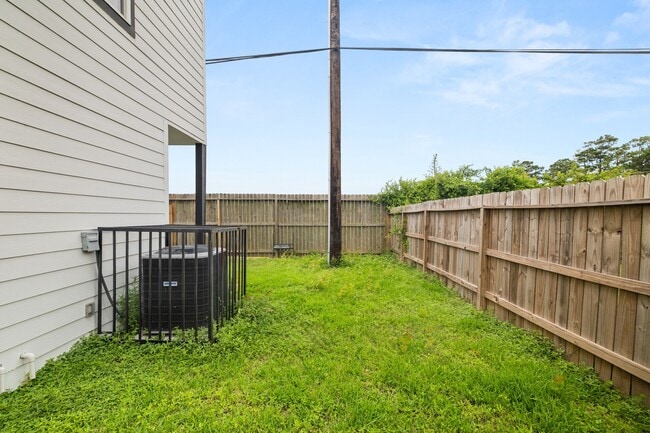 Building Photo - 8534 Woodlyn Rd