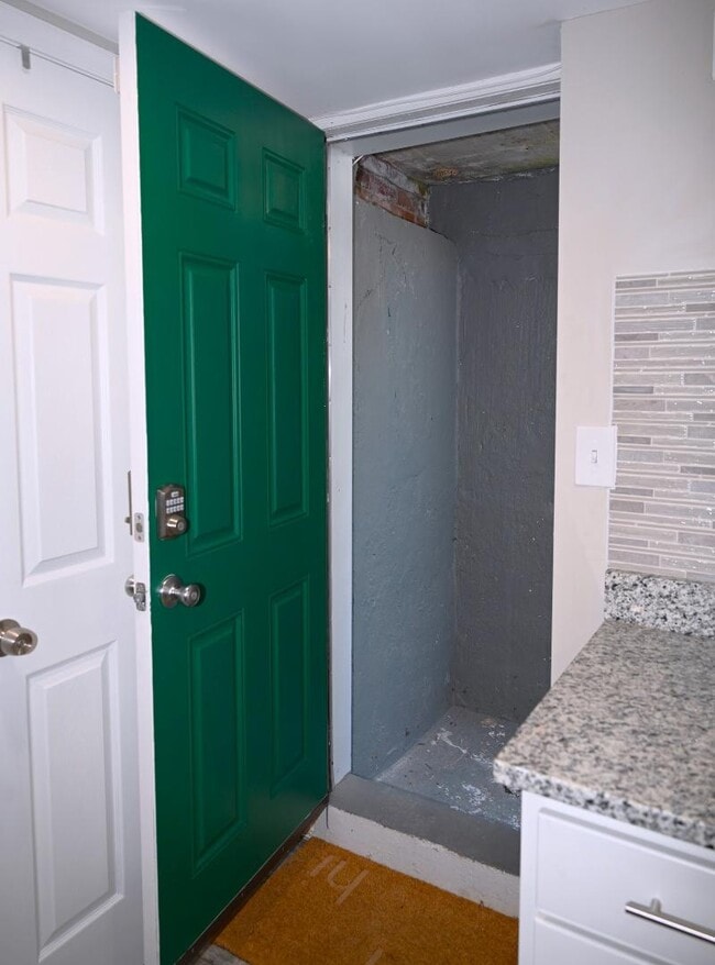 Building Photo - 1544 Oakridge Rd