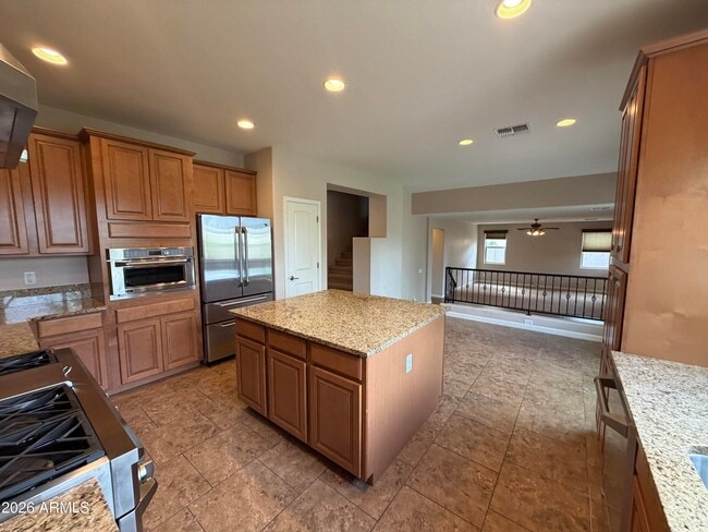 Building Photo - 722 E Sipapu Dr