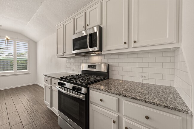 Building Photo - 16039 Cypress Farms Dr