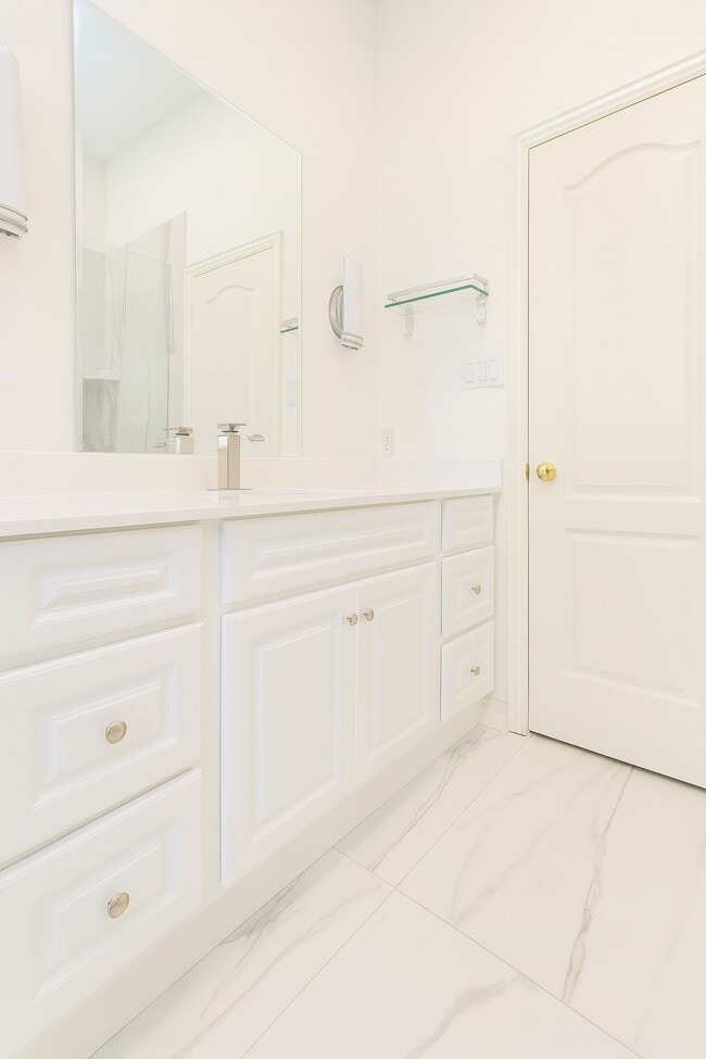 Building Photo - 10706 White Oak Park Ct