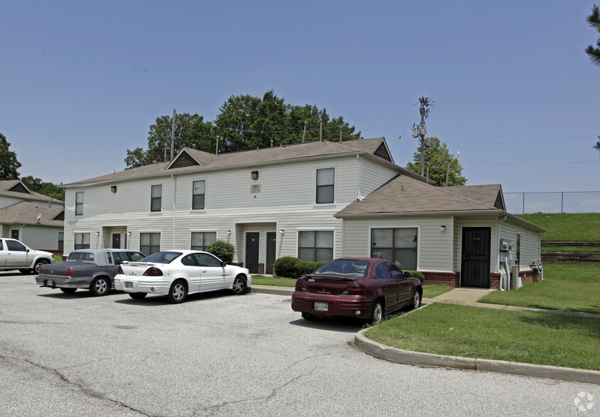 Building Photo - Wesley Forest