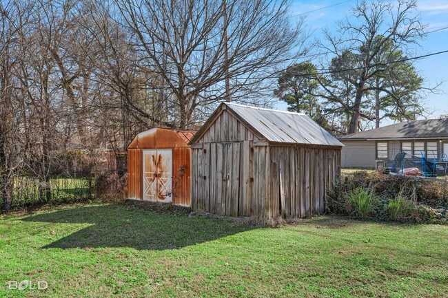 Building Photo - 1009 Dale Dr