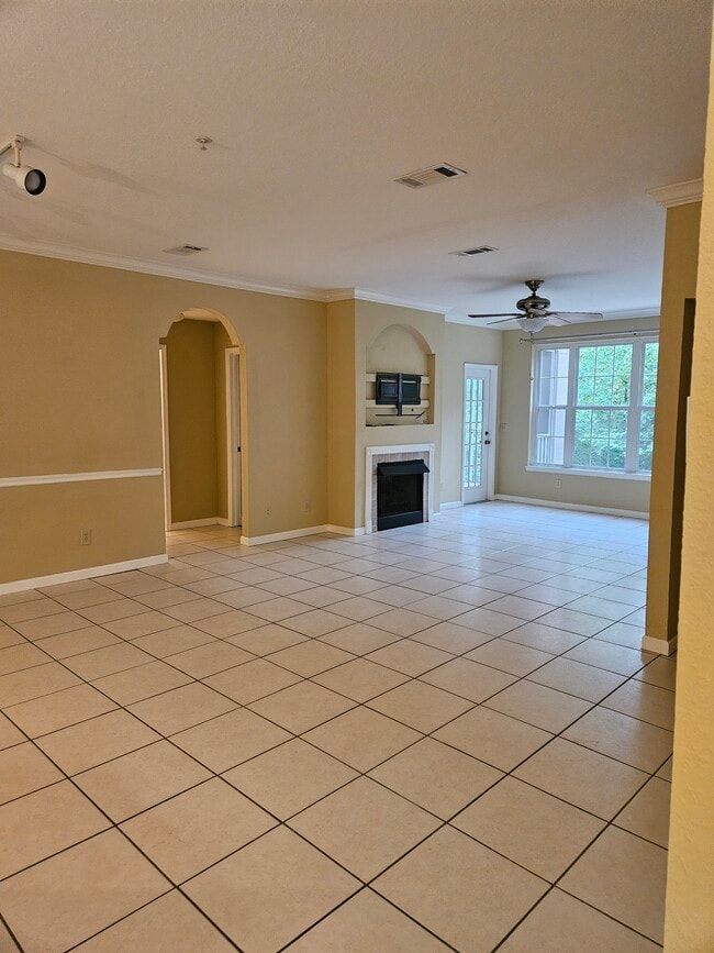 Building Photo - 13810 Sutton Park Dr N