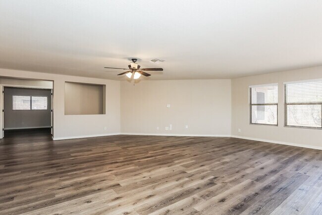 Building Photo - 11462 E Quarry Ave