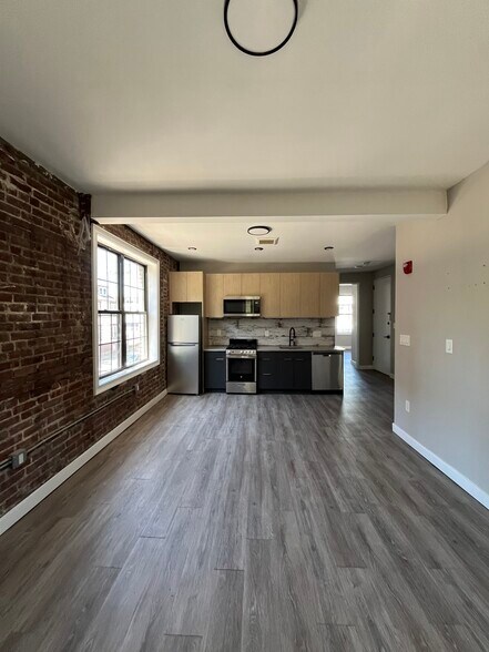 Primary Photo - 73 Arlington Ave
