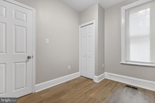 Building Photo - 5437 Webster St