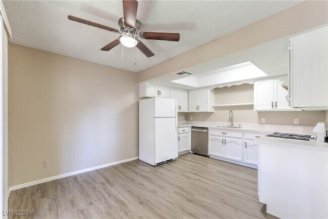 Building Photo - 6647 W Tropicana Ave