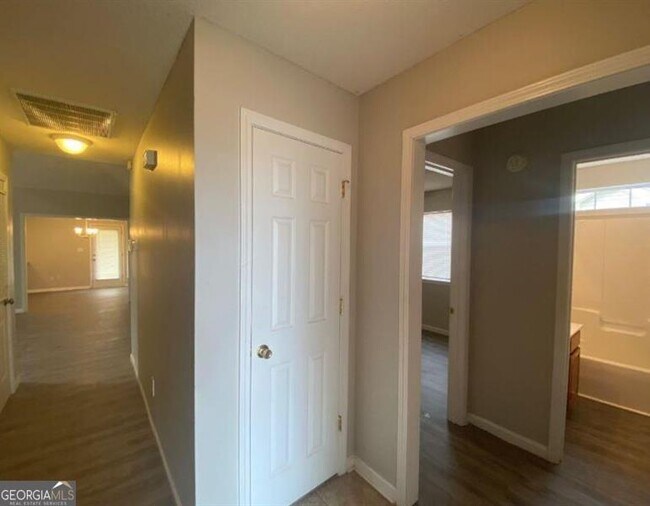 Building Photo - 230 Stirling Bridge Dr