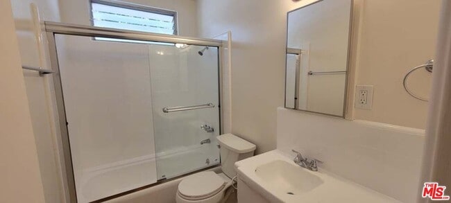 Building Photo - 1352 N Citrus Ave