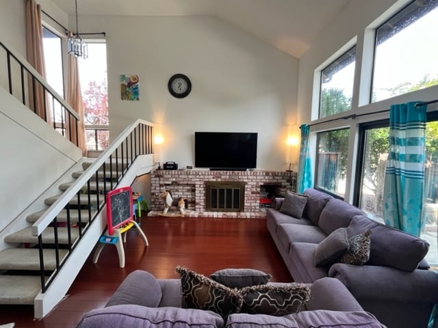 Living room - 1298 Chewpon Ave