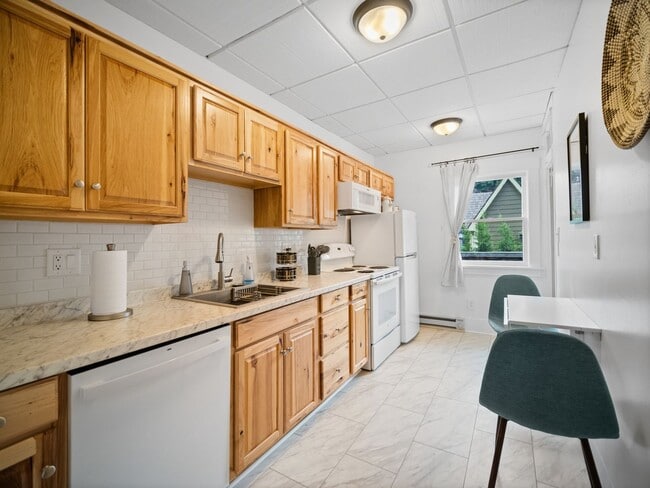 Building Photo - Charming Furnished 2BR Bungalow in Rockwood