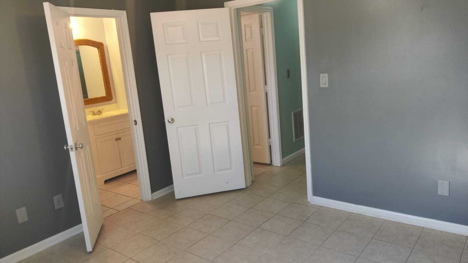 Building Photo - 2925 Carriage Row Ln