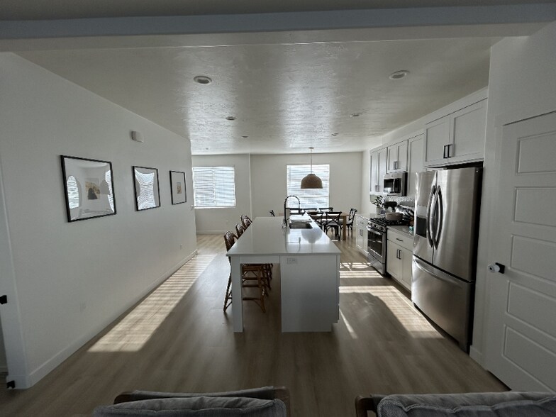 Building Photo - 778 W Bronze Leaf Rd