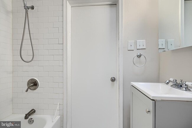 Building Photo - 602 Aldworth Rd