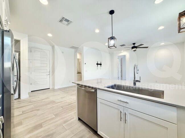 Building Photo - 3266 E Wild Dr