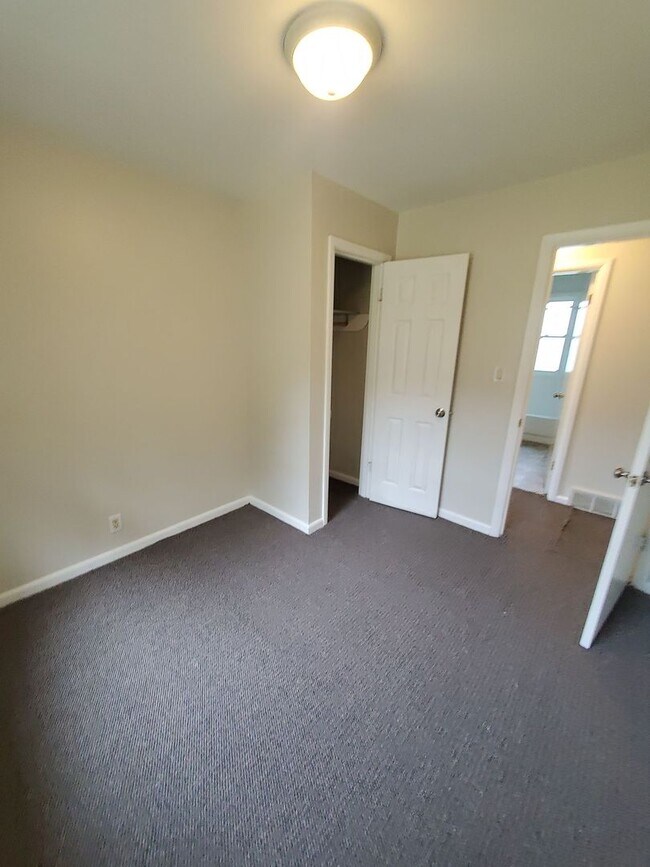 Building Photo - 4605-4607 W. Villard Ave. (Duplex)