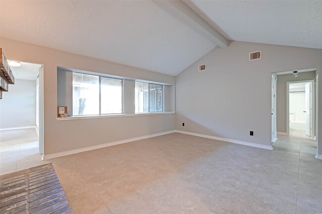 Building Photo - 22610 Deville Dr