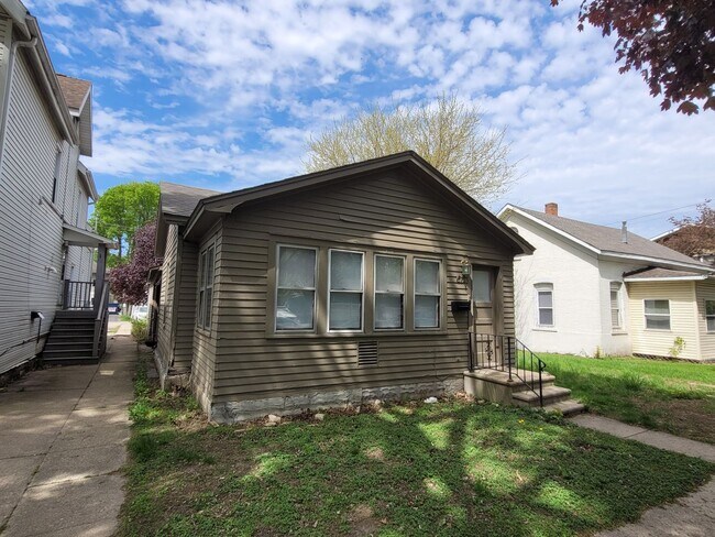 Building Photo - nre612